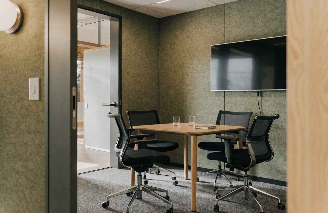 The Huddle - compact room for calls and catch-ups